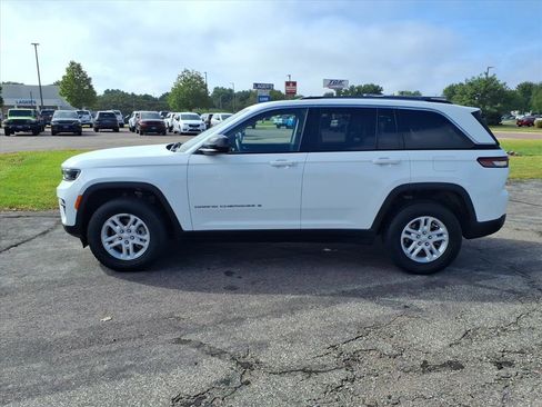 Used 2023 Jeep Grand Cherokee Laredo image 16