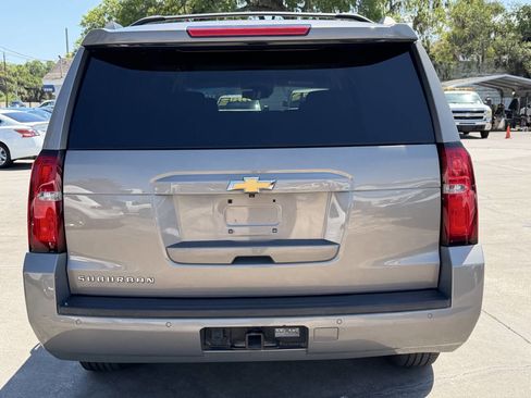 Used 2019 Chevrolet Suburban LT image 7