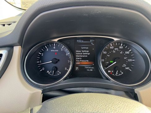 Used 2018 Nissan Rogue SV image 19