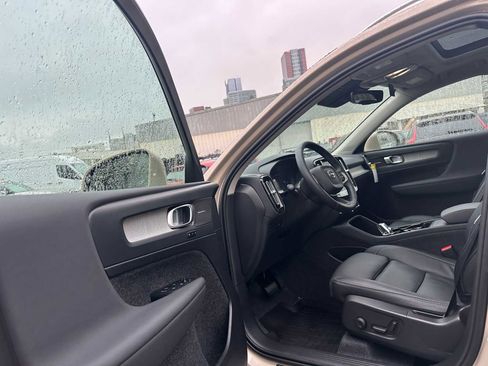 Used 2025 Volvo XC40 B5 Ultra w/ Climate Package image 20