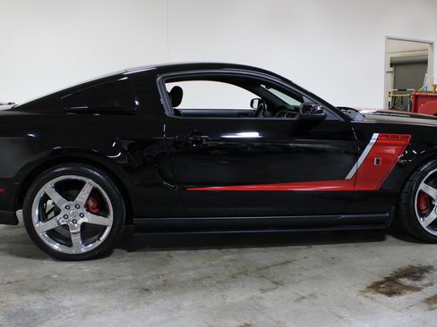 Used 2012 Ford Mustang GT Premium w/ Electronics Pkg RWD image 4