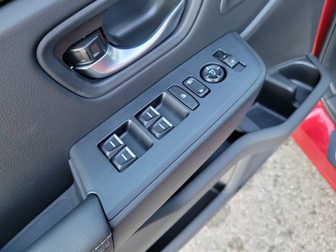 Used 2025 Honda Pilot Touring image 13