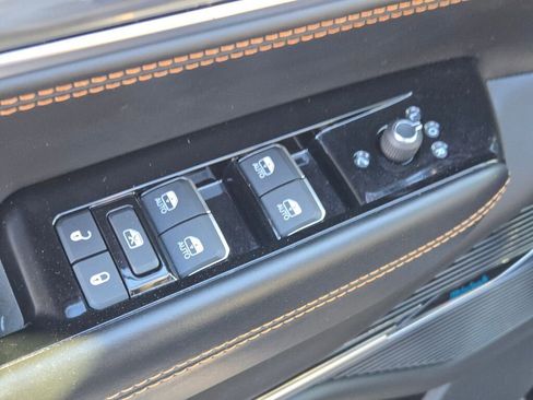 Used 2023 Jeep Grand Wagoneer Series III image 22