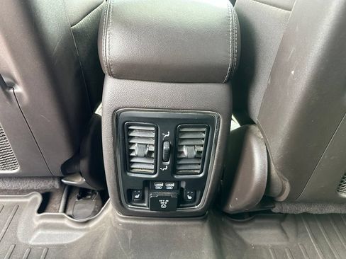 Used 2019 Jeep Grand Cherokee Overland AWD/4WD image 24