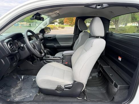 Used 2018 Toyota Tacoma SR RWD image 8