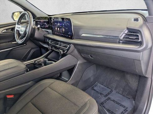 Used 2024 Chevrolet Traverse LT image 19