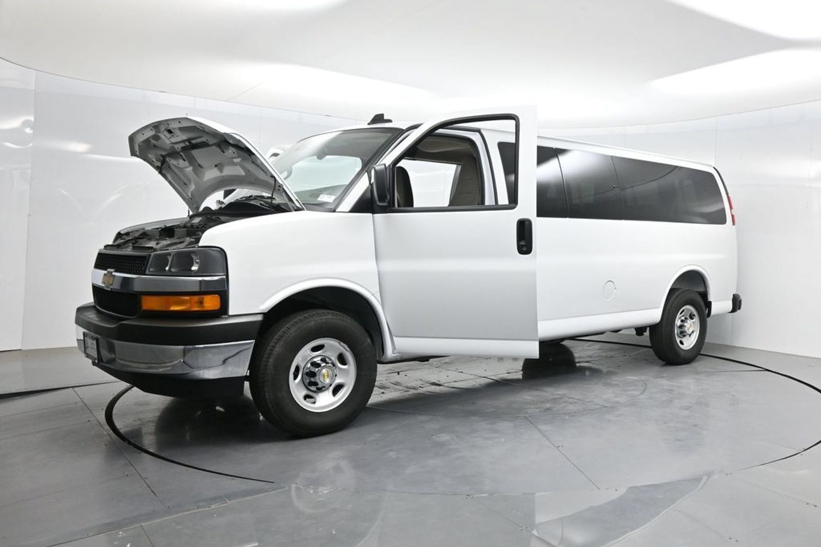 Used 2025 Chevrolet Express 3500 LT w/ LT Preferred Equipment Group RWD image 37