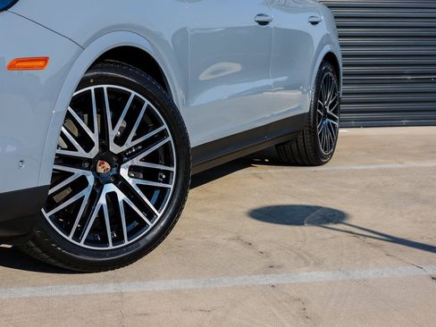 New 2025 Porsche Cayenne image 12