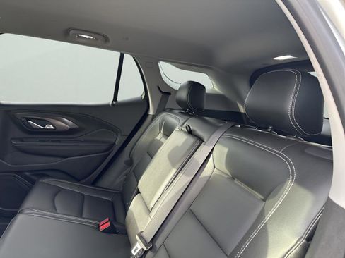 Used 2022 GMC Terrain SLT w/ Infotainment Package II image 19