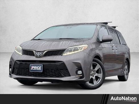 Used 2019 Toyota Sienna SE image 1
