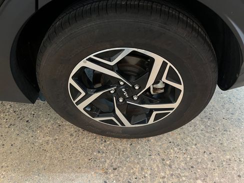 Used 2025 Kia Sportage LX image 30