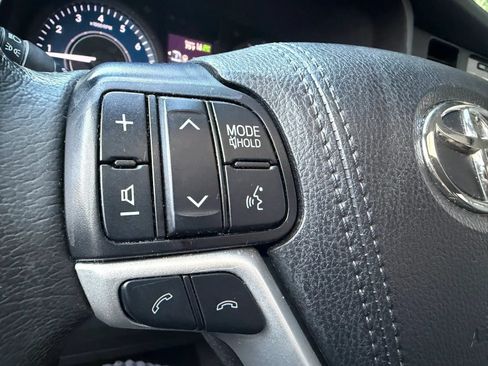 Used 2020 Toyota Sienna XLE w/ XLE Navigation Package FWD image 31
