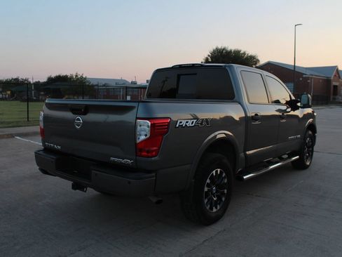 Used 2018 Nissan Titan PRO-4X w/ Pro-4x Convenience Package AWD/4WD image 8