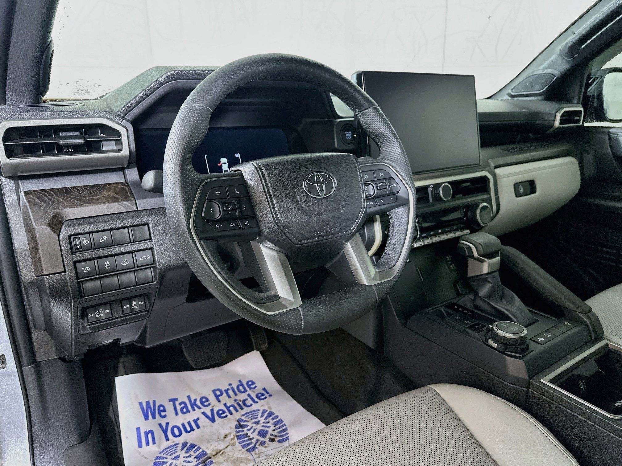 Used 2024 Toyota Tacoma Limited w/ Limited Package (LT) AWD/4WD image 9