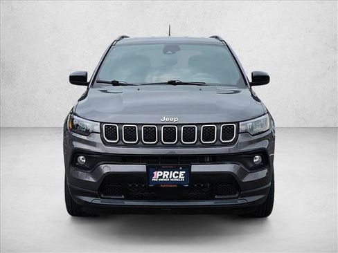 Used 2024 Jeep Compass Latitude AWD/4WD image 2