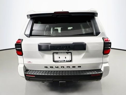 New 2026 Toyota 4Runner SR5 AWD/4WD image 4