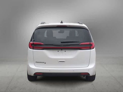 New 2026 Chrysler Pacifica Select image 7