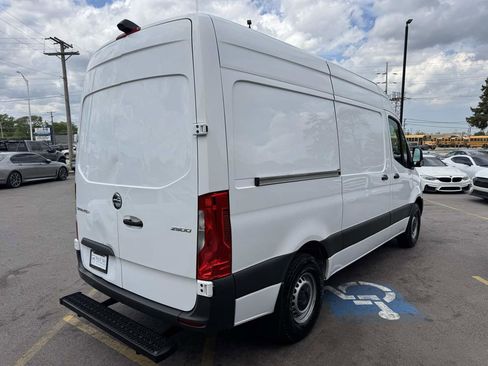 Used 2021 Freightliner Sprinter 2500 RWD image 5
