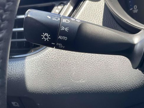 Used 2022 Toyota C-HR XLE FWD image 23