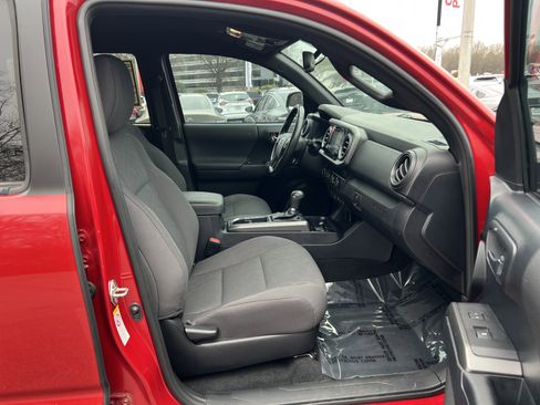 Used 2019 Toyota Tacoma TRD Off-Road image 45