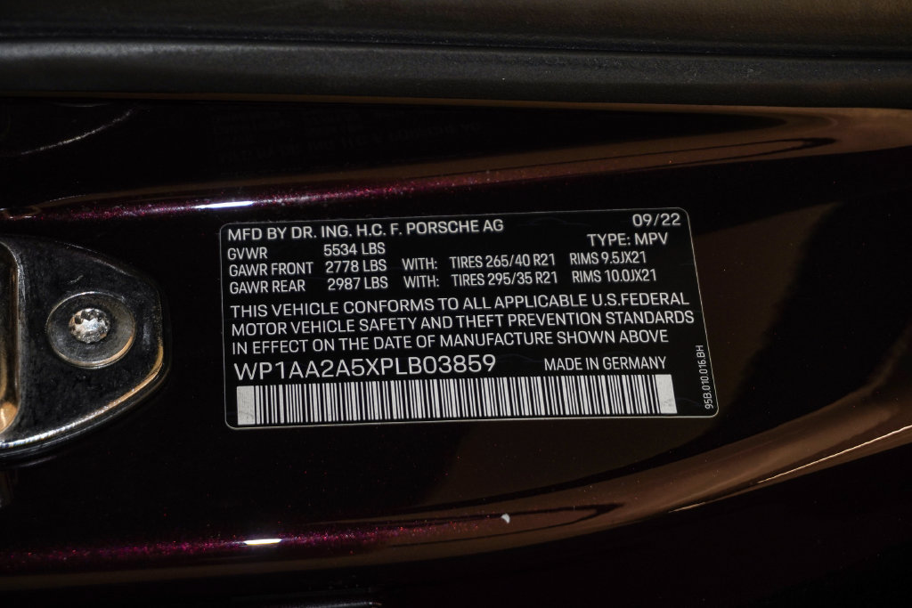 Certified 2023 Porsche Macan Turbo AWD/4WD image 30