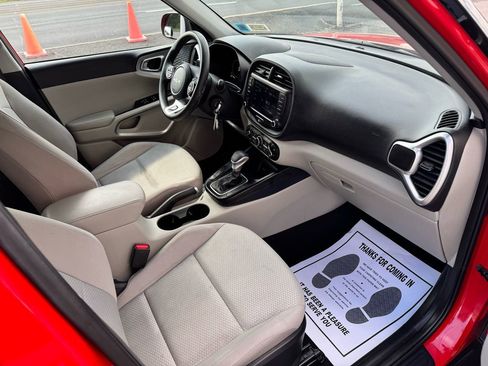 Used 2024 Kia Soul LX image 27
