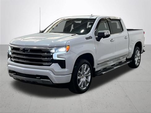 Used 2023 Chevrolet Silverado 1500 High Country w/ High Country Premium Package AWD/4WD image 2