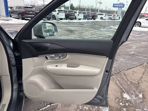 Used 2020 Volvo XC90 T6 Momentum w/ Protection Package Premier image 41
