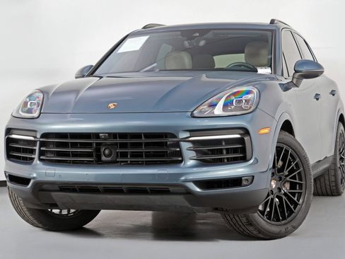 Used 2020 Porsche Cayenne S w/ Premium Package image 3