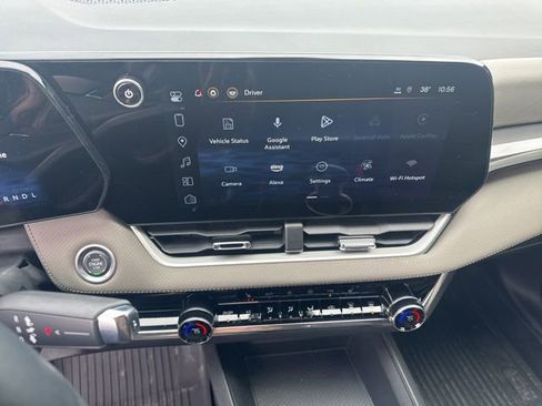 Used 2025 Chevrolet Equinox LT w/ Convenience Package II image 18