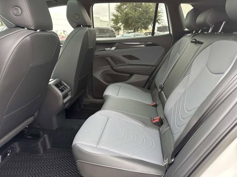 New 2026 Volkswagen Tiguan SE R-Line FWD image 7