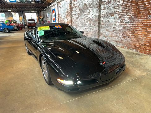 Used 1998 Chevrolet Corvette Convertible w/ Memory Pkg RWD image 9