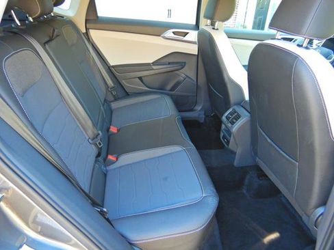 Used 2025 Volkswagen Taos SE image 14