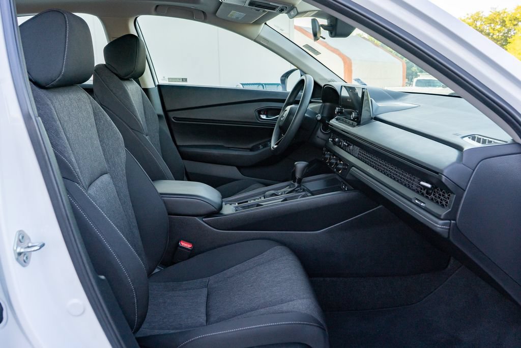 Certified 2025 Honda Accord SE image 19