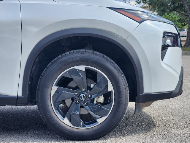 Used 2025 Nissan Rogue SV AWD/4WD image 9