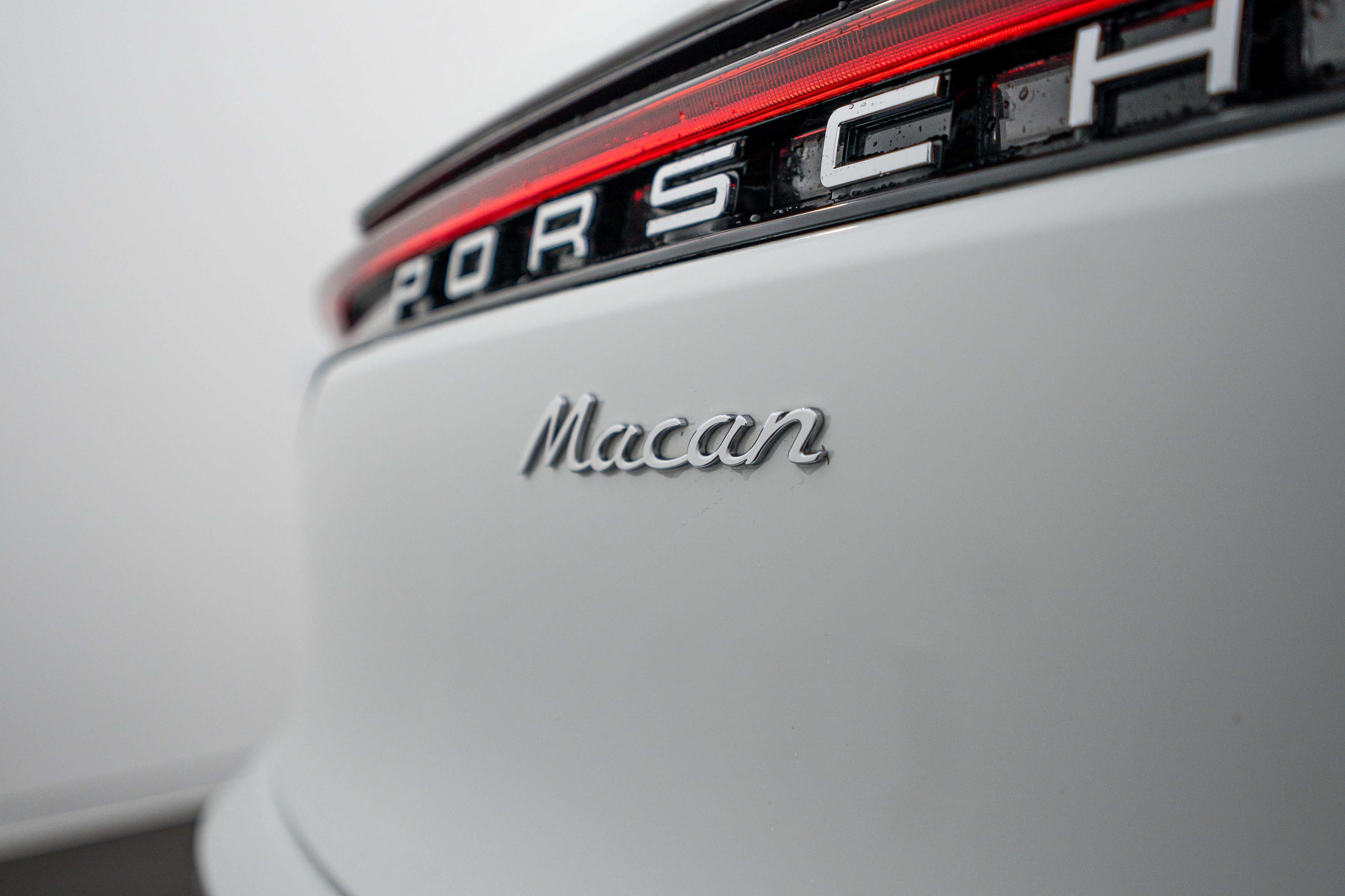 Certified 2026 Porsche Macan AWD/4WD image 26