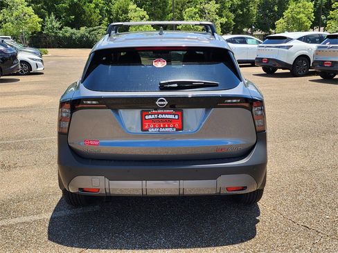 New 2025 Nissan Kicks SR image 18