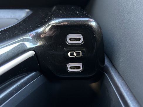 Certified 2025 Toyota Crown Signia image 34