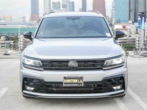 Used 2020 Volkswagen Tiguan SE R-Line image 2