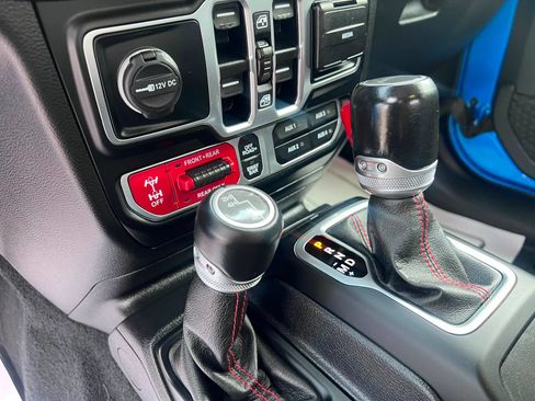 Used 2020 Jeep Gladiator Rubicon AWD/4WD image 9