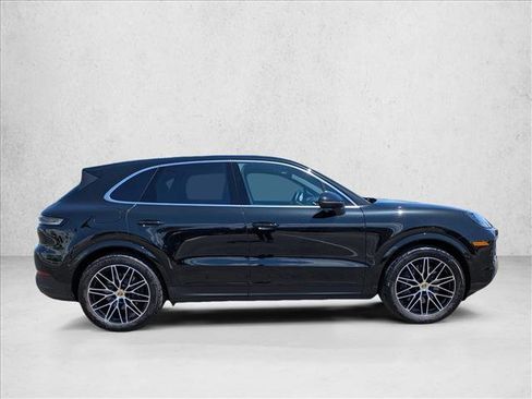 Used 2024 Porsche Cayenne AWD/4WD image 4