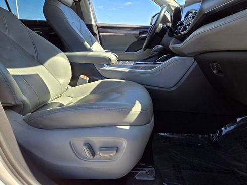 Used 2020 Toyota Highlander Limited image 18