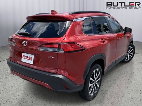 Certified 2023 Toyota Corolla Cross XLE image 5