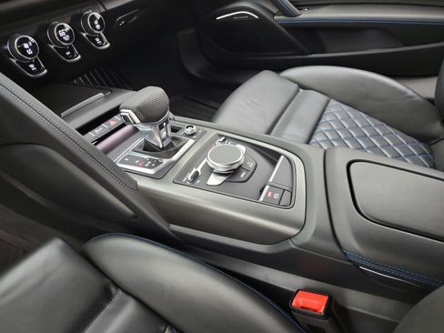 Used 2021 Audi R8 V10 w/ Premium Package RWD image 10