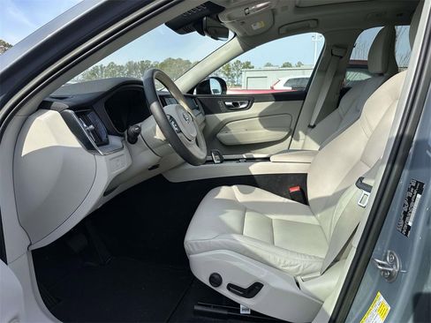 Used 2023 Volvo XC60 B5 Plus w/ Protection Package Premier image 5