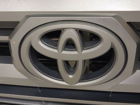 Used 2025 Toyota Tacoma SR5 AWD/4WD image 34