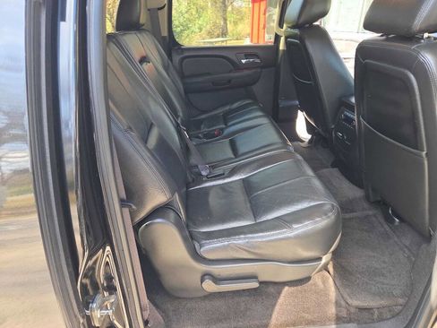 Used 2012 GMC Yukon XL SLT w/ SLT-2 Equipment Package image 32