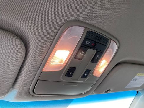 Used 2019 Kia Sedona LX image 23