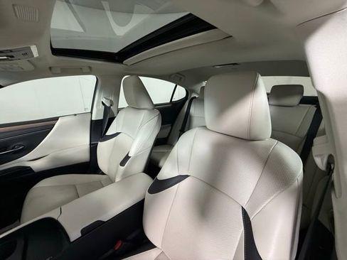 Used 2025 Lexus ES 300h w/ Premium Package image 15