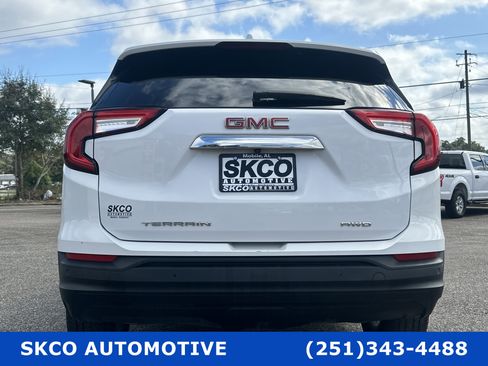 Used 2023 GMC Terrain SLE w/ Driver Convenience Package image 4